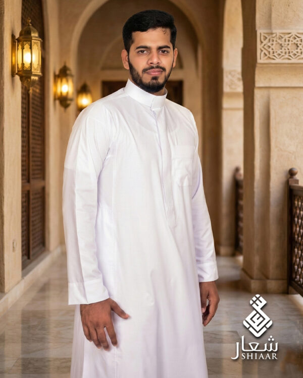 Man wearing a SHIAAR white Saudi thobe